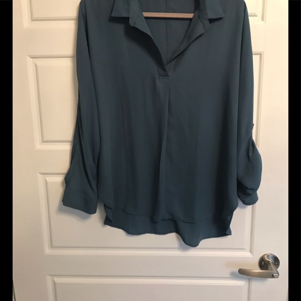 💜 2 / 25$ 💜 Beautiful top never worn